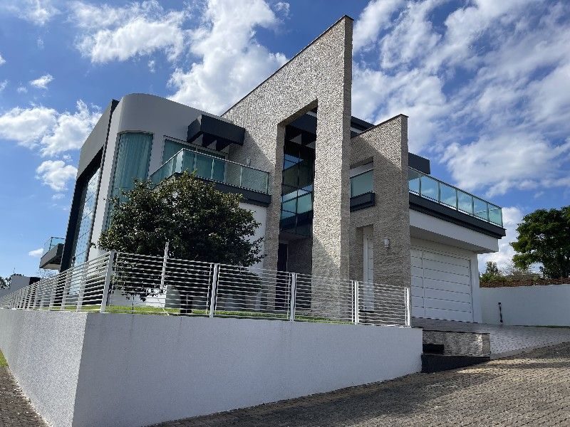 CASA EM CONDOMÍNIO FECHADO - LAVILLE