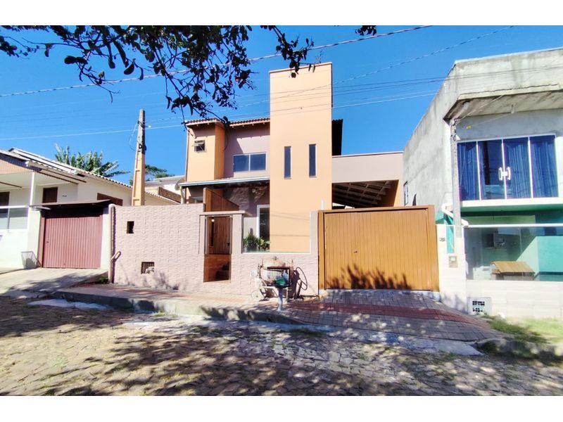CASA - PINHEIRINHO