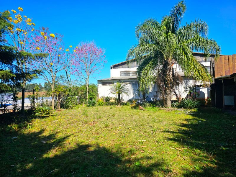 PAVILHÃO/BARRACÃO - TREVO 8