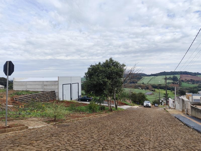 PAVILHÃO/BARRACÃO - TREVO - LOTEAMENTO EDUARDA 3