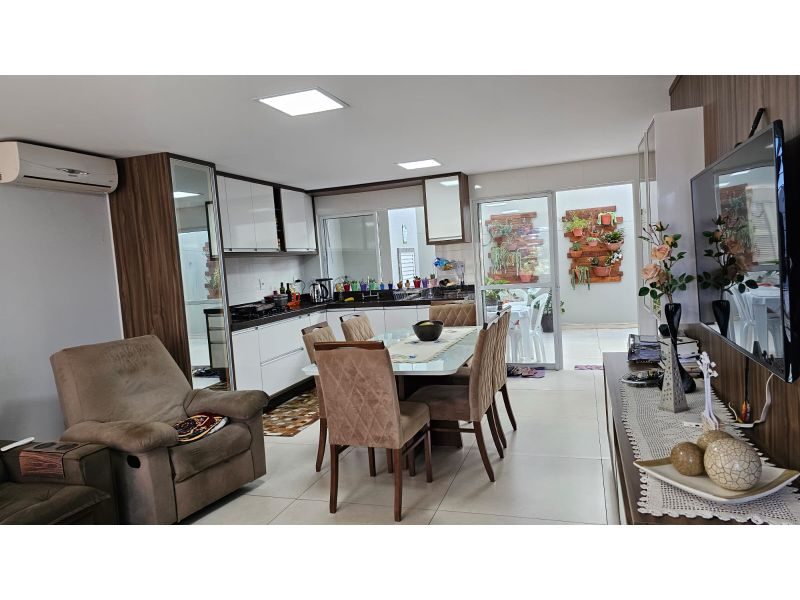 CASA - UNIVERSITÁRIO 5