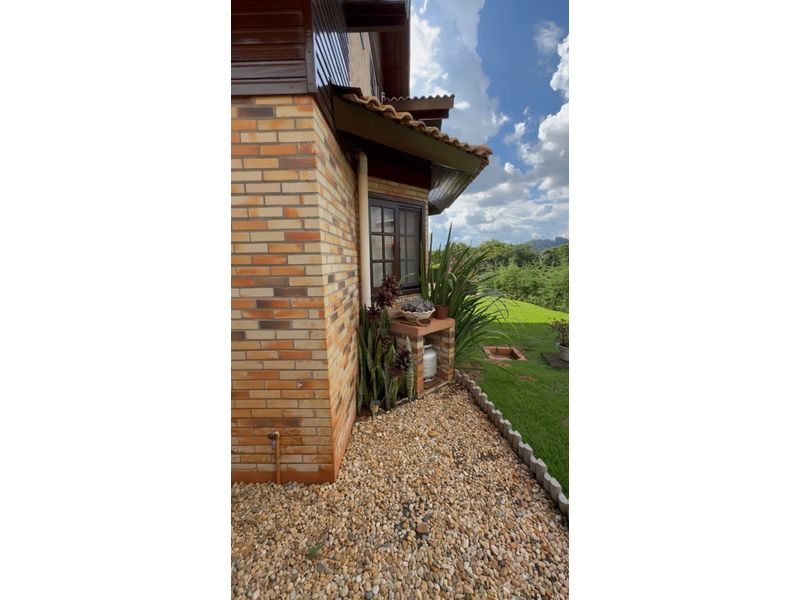 CASA EM CONDOMÍNIO FECHADO - LINHA COLÔNIA BACIA 9